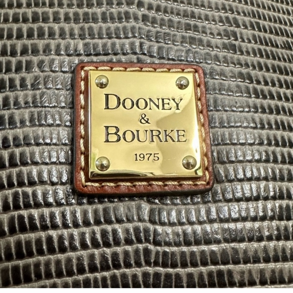 Dooney & Bourke Textured Brown Embossed Lizard Hobo Bag - Preloved - Picture 2 of 6